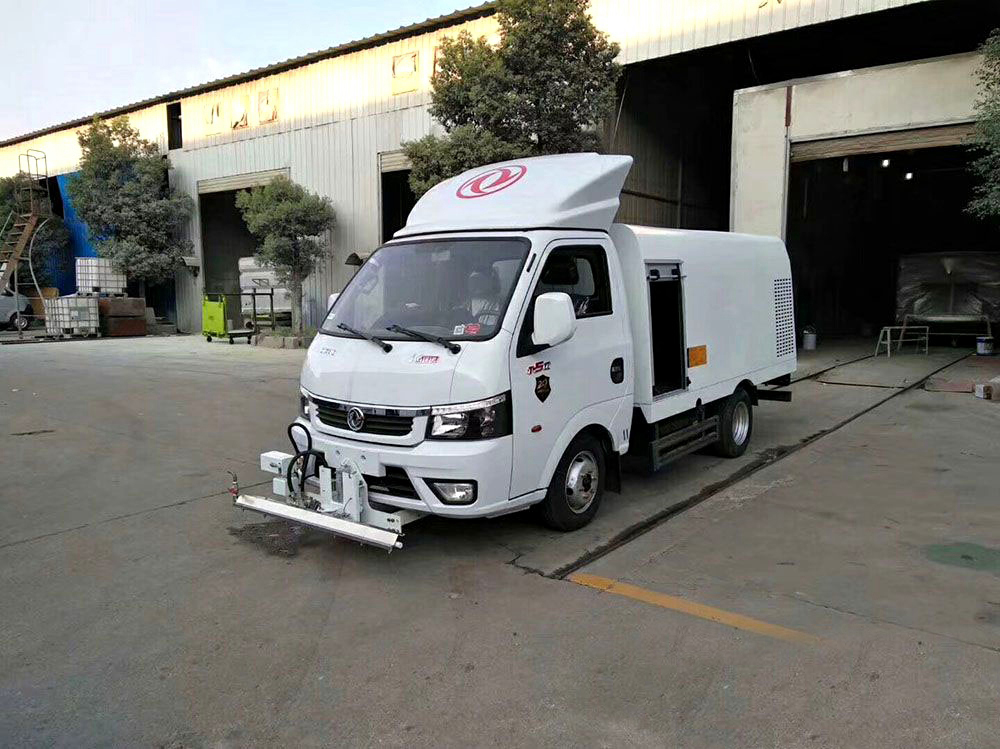1.5立方 藍(lán)牌東風(fēng)途逸 路面清洗車(chē)